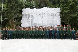 Công đoàn khối II dâng hương tại Khu di tích Quốc gia đặc biệt rừng Trần Hưng Đạo